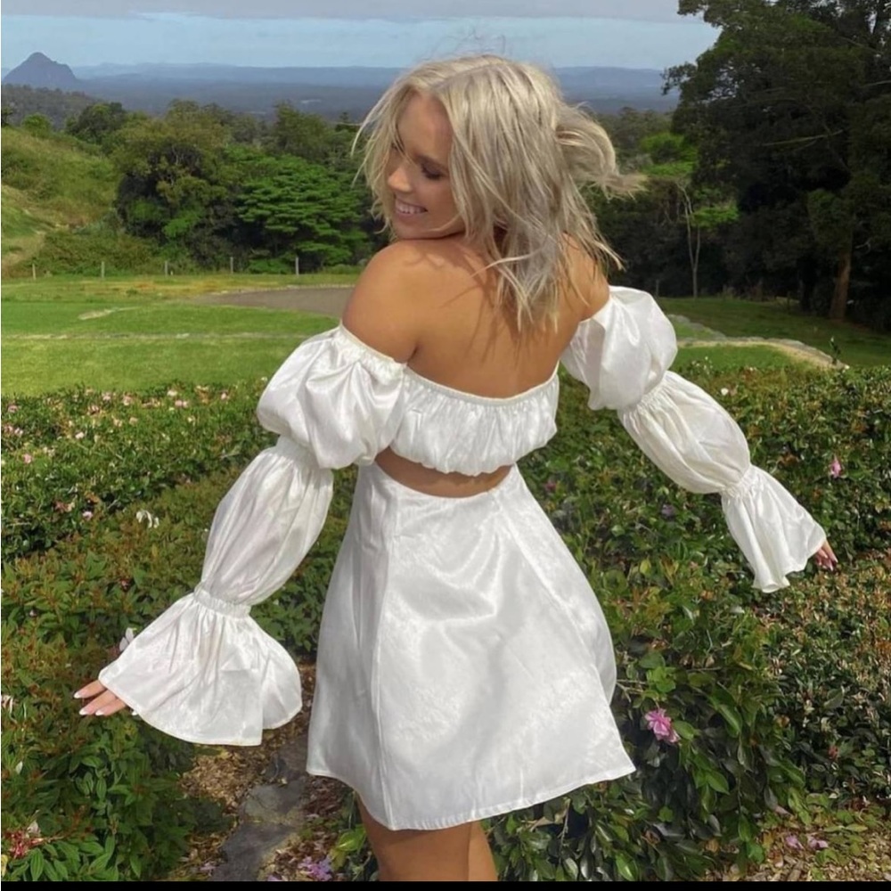 ALAMOUR THE LABEL WHITE OFF THE SHOULDER CUT OUT DRESS - SIZE L